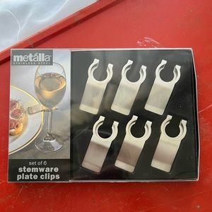 NEW IN BOX.  Metalla stainless steel stemware plate clips. Set of 6
